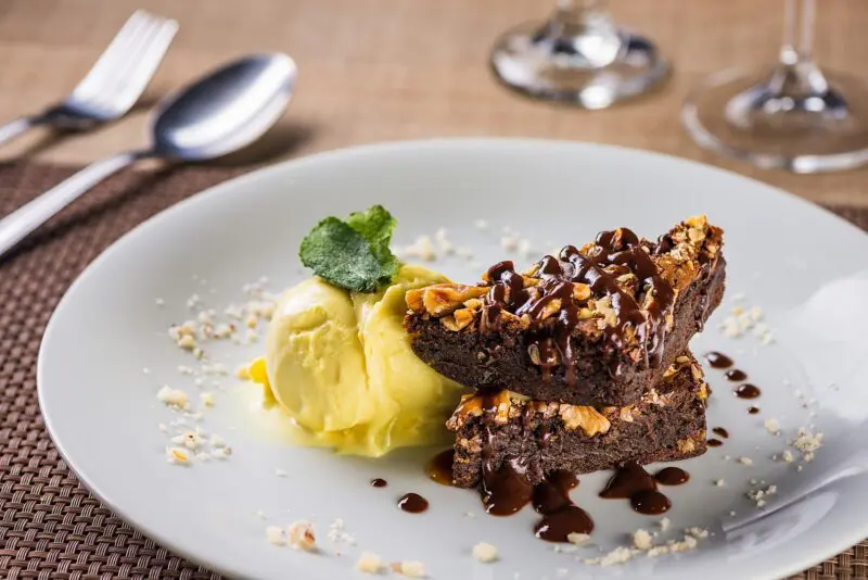 Brownie de chocolate meio amargo com Sorvete de Creme