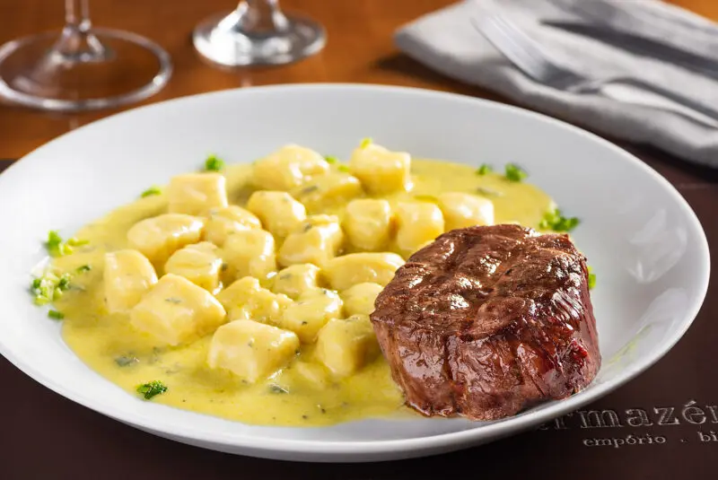 Mignon ao Molho de Gorgonzola com Gnocchi Artesanal